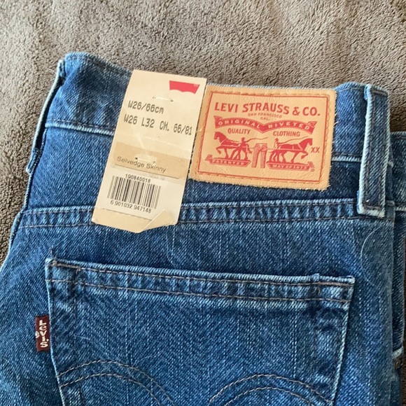NWT Levi’s! Never been worn. Medium wash. Size 26. - Picture 5 of 5